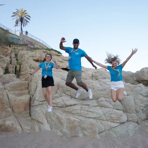 Teamer freuen sich in Calella.
